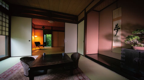 [8 tatami mats, 2 connecting rooms] With a private hot spring & a private open air spa